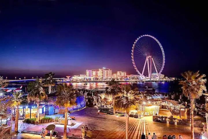 Апартаменти Amazing Views Eye & Palm